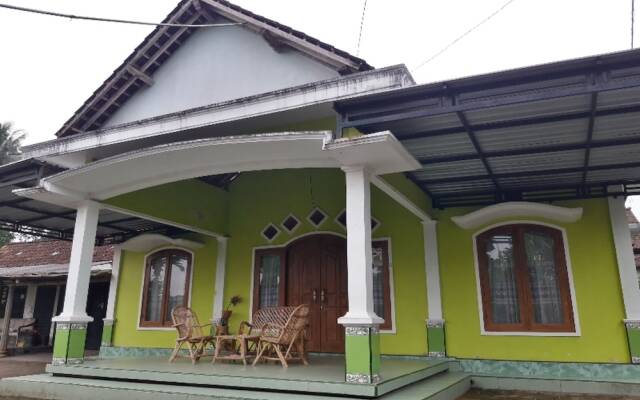 OYO Homes 91083 Desa Wisata Plosokuning Syariah