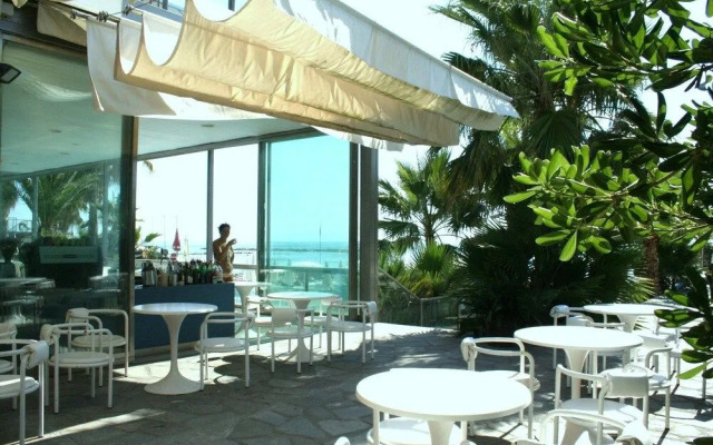 Hotel Caravelle