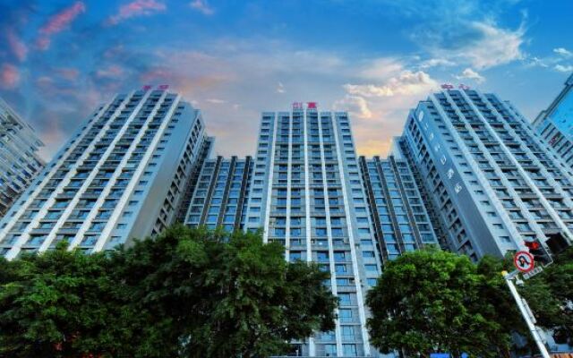 Homeplus Holiday Hotel (Chongqing Hongyadong)