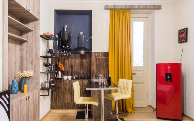 3 Min to Rustaveli Avenue