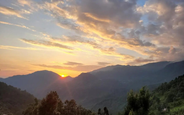 Goroomgo Sweet Sunset Resort Nainital