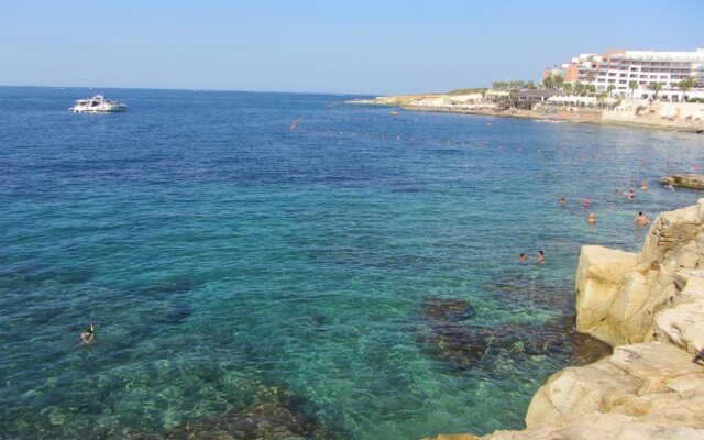 Luxury Apartment, Prime Location in St Julians