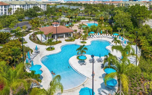 Casa Toscana Deluxe 3 Bedroom Condo by RedAwning