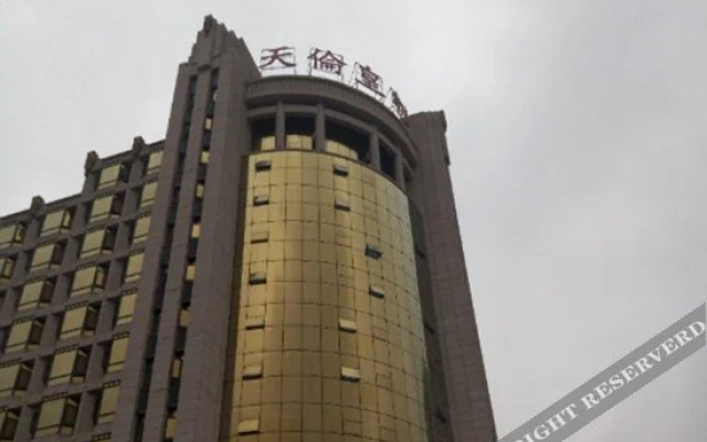 Tianlun Huangchao International Hotel(Chibi North Railway Station)