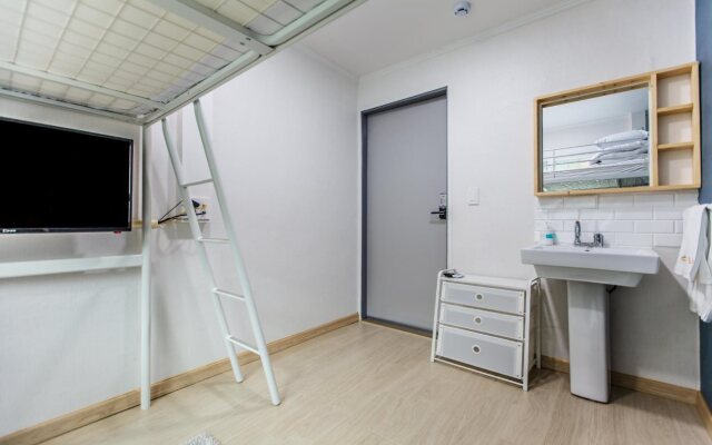 Single Story Capsule Hotel