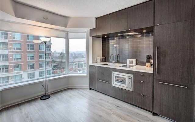 Amazing Suites In Yorkville