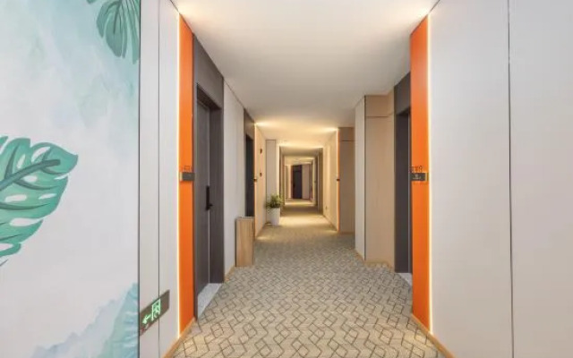 BAMBOO BOAT Hotel (Yuxi Hongta District Nie'er Square)