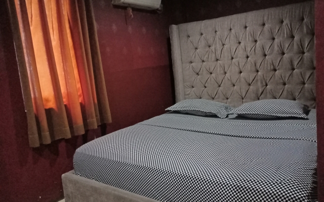 OYO 2574 Z Suites Hotel