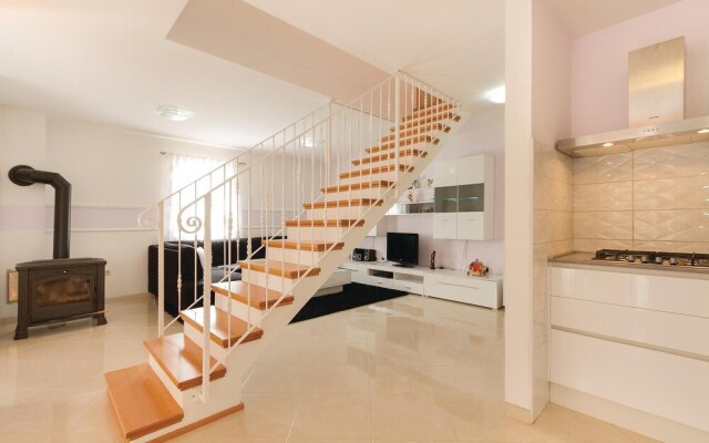 Stunning Home in Rovinjsko Selo With Wifi and 2 Bedrooms