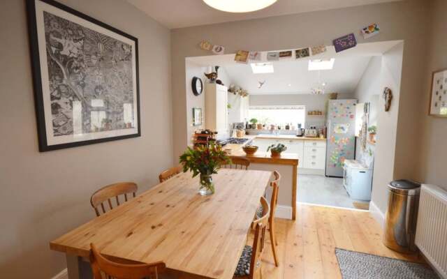 Charming Victorian 3 Bedroom House With Large Garden