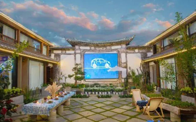 Manyun Ting Bai Ethnic Centennial Courtyard Designer Meisu