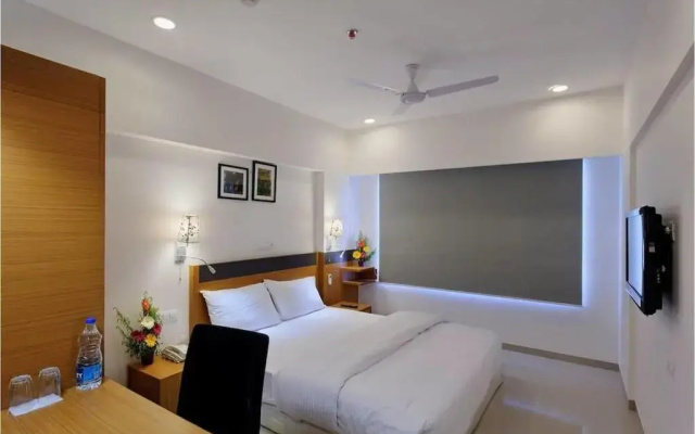 Hi5 Hotel & Experience