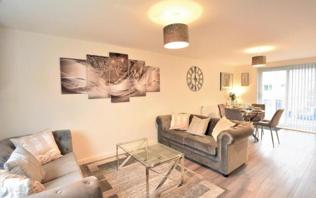 Exec 2Bed 2Bath Serviced Apartment Balcony Parking