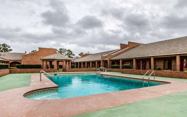 Econo Lodge Inn & Suites Enterprise