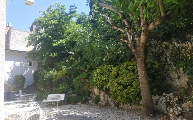 Joli studio calme parking proche thermes et centre