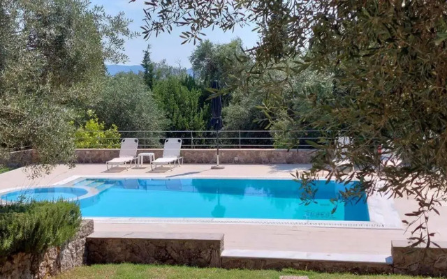 Villa Mayroula