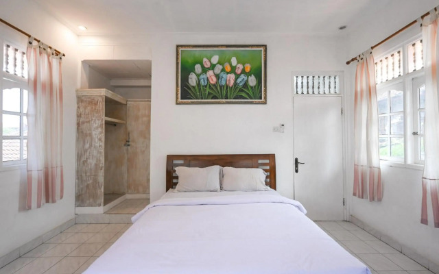 OYO 4003 Ceria Guesthouse SeminyakNearSeminyak Beach