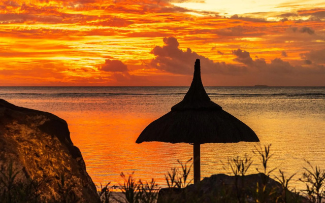 Victoria Beachcomber Resort & Spa