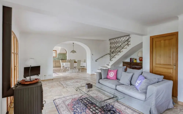 Plush Holiday Home in Tourrettes With Private Swimming Pool