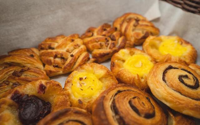 Robin Hood Inn & Suites