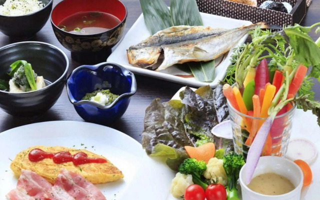 Izu Ippeki lake lakeside terrace