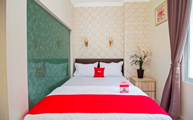 Flamenco Hotel by RedDoorz