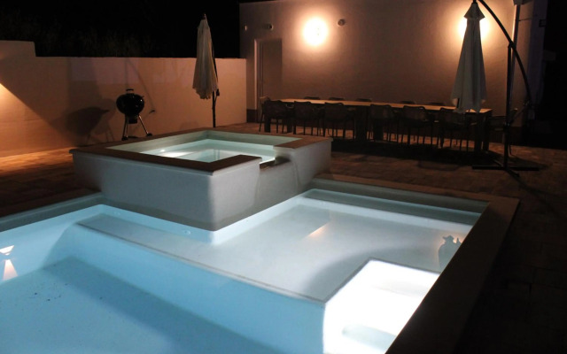 Holiday House emjalemi