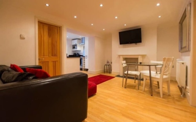 Camden Spacious Apartment