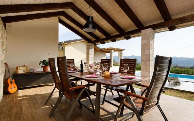 Charming Villa With Private Pool