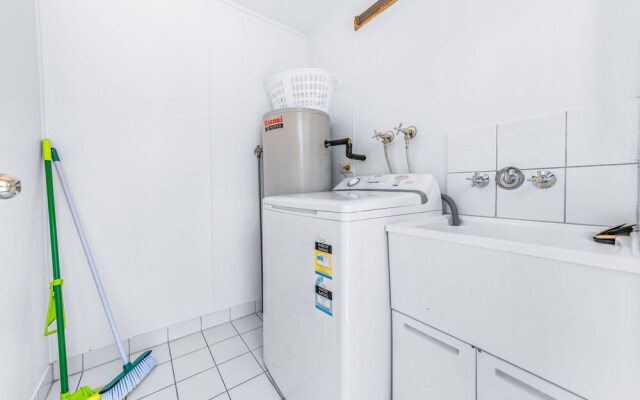 Coastal Cottage - Cannonvale