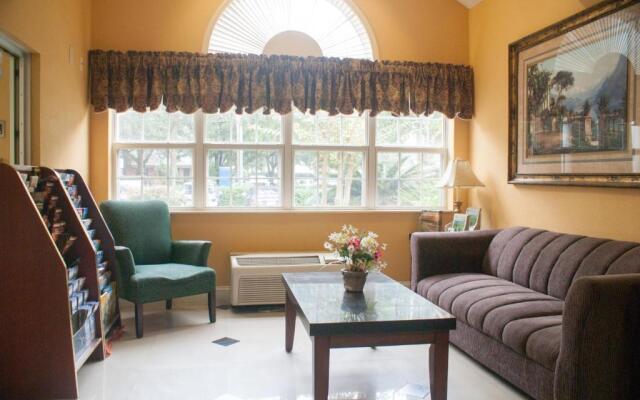 Hometown Inn & Suites Jacksonville - Butler Blvd./Southpoint
