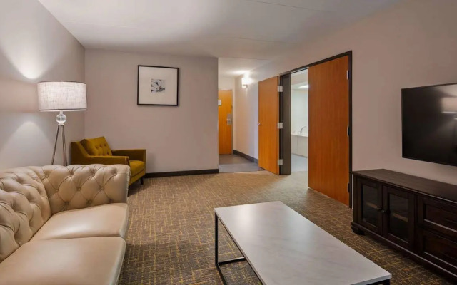M Hotel & Conference Center