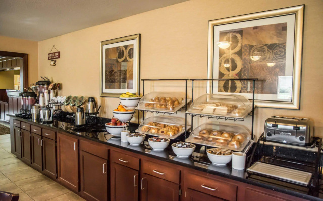 Comfort Inn & Suites Cincinnati Eastgate