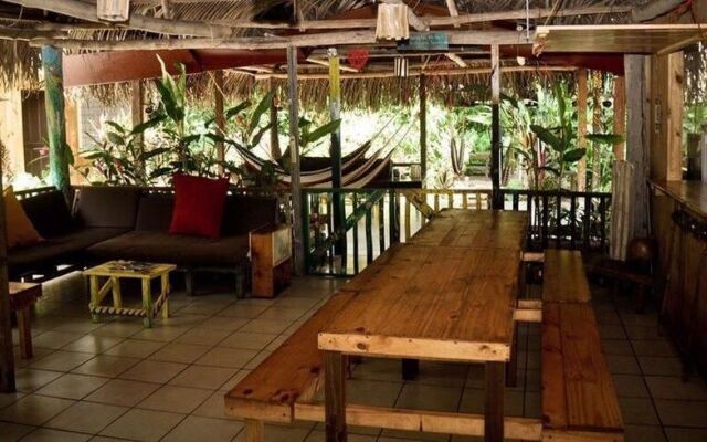 Drake Bay Backpackers
