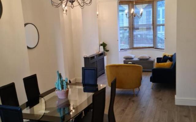 Fields Home a Stunning 3 Bedroom-Sleeps 5