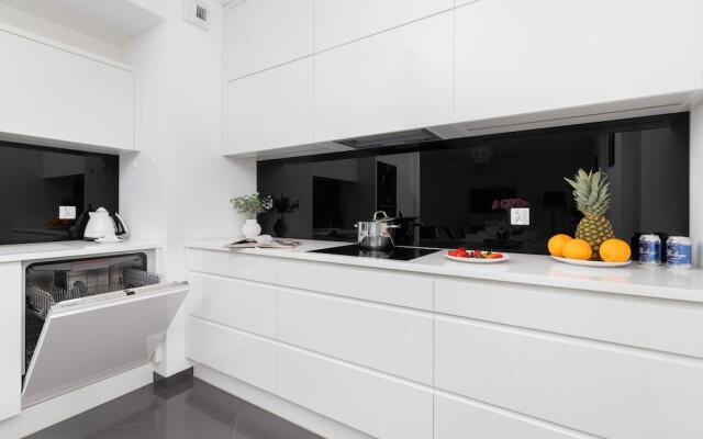 Lux 3 Bedroom Flat by Renters Prestige