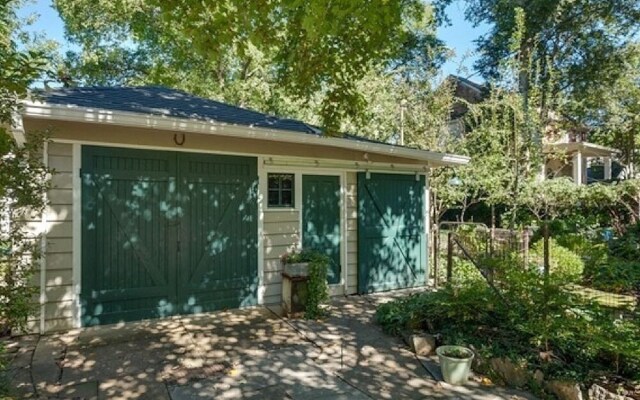 Little House Nashville by RedAwning