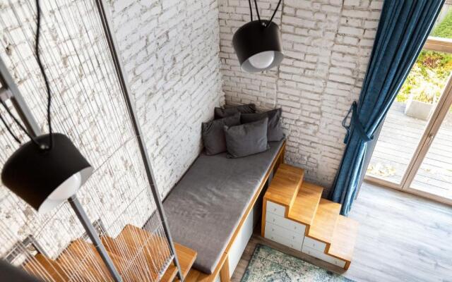 #stayhere - Unique Spacious & Modern 2BDR Upscale Neighbourhood