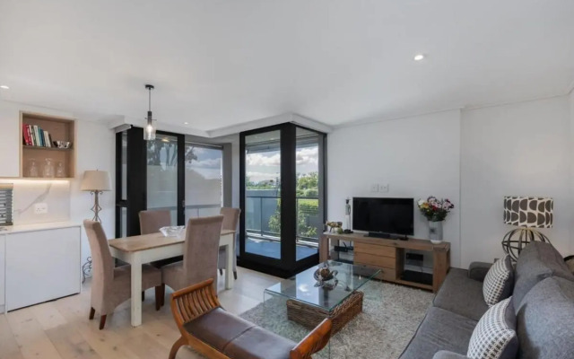 Central Southern Suburbs Leafy Village Neighbourhood