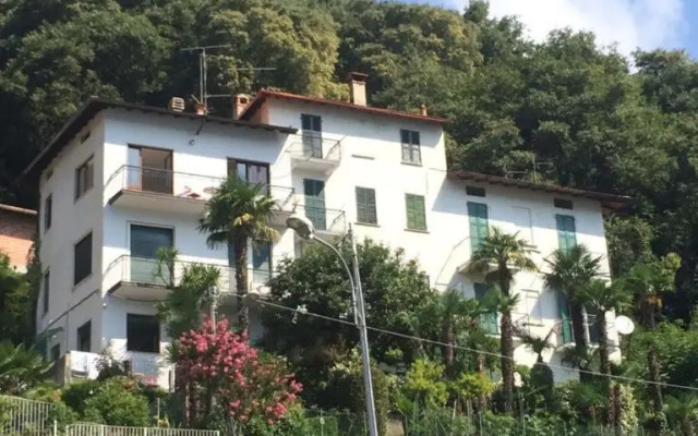 Ca' Bianca Como lake house