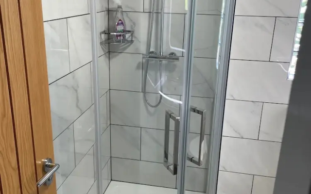 Ulverstons Little gem - Sleeps 2 - Free Parking