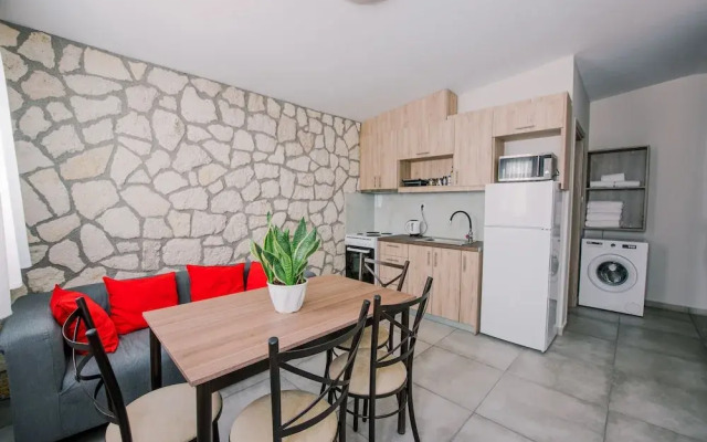 Acrocorinth Apartments