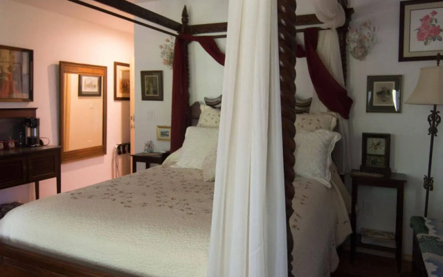 Red Horse Bed and Breakfast