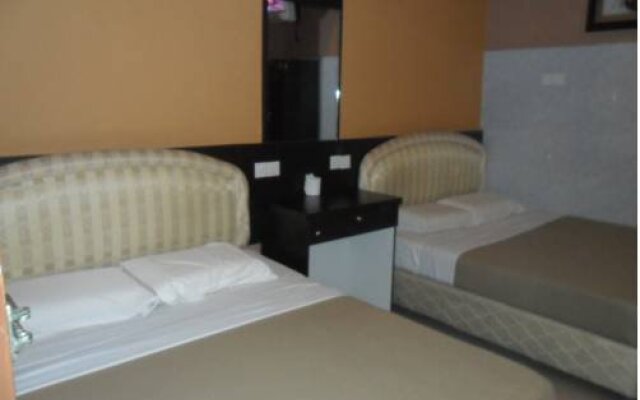 Golden Leaf Hotel @ Taman University