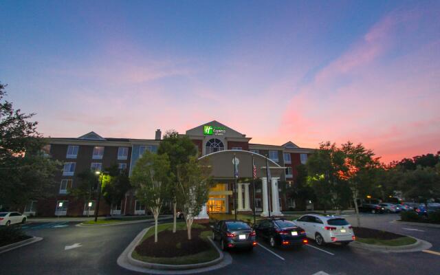 Holiday Inn Express Hotel & Suites Charleston-North, an IHG Hotel