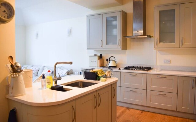 Stunning and Spacious 3 Bedroom House With Garden
