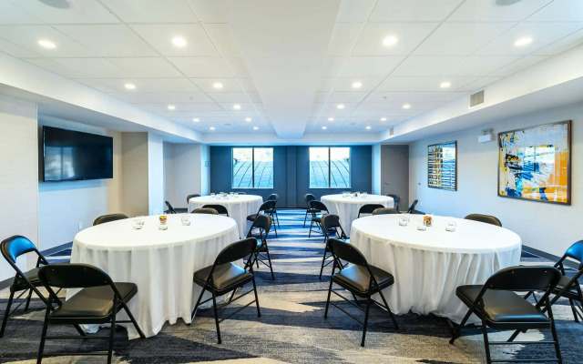 Comfort Suites Kelowna