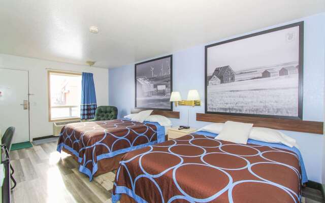 Super 8 by Wyndham Three Hills AB