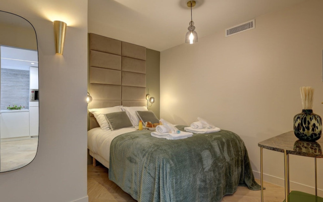 Superb AC Apartment Champs de Mars Eiffel Tower