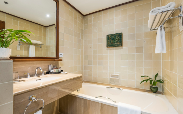 Chatrium Hotel Royal Lake Yangon